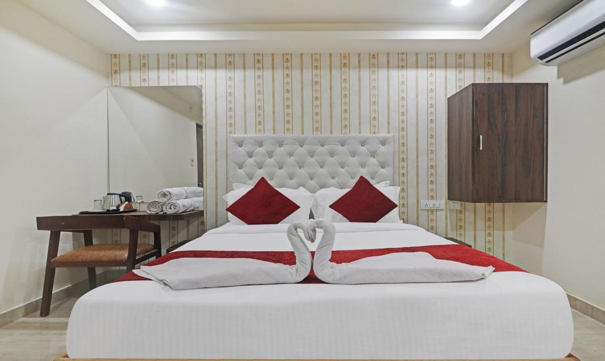 Hotel Bright Airport Zone Shamshabad Bagian luar foto