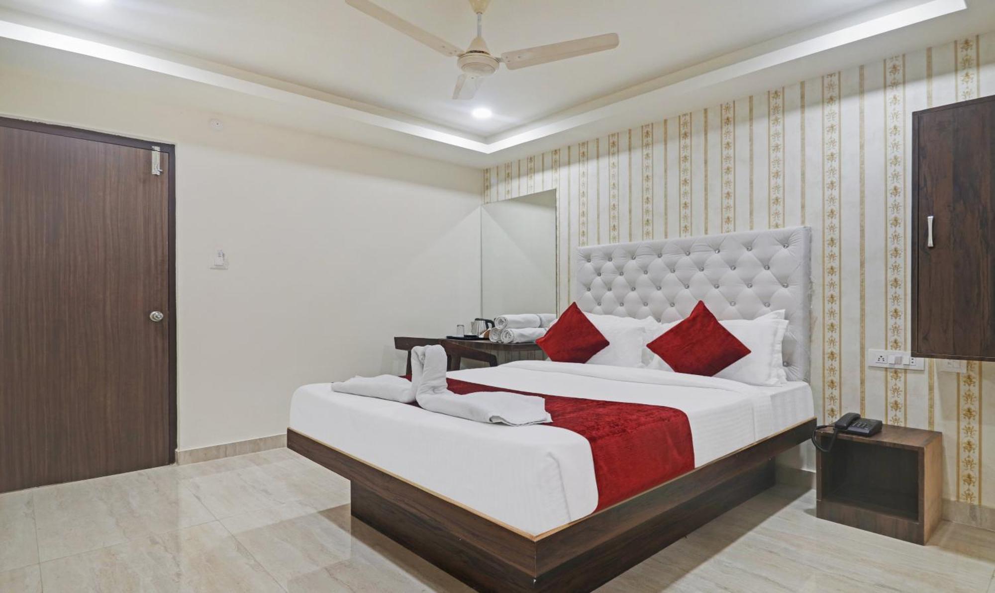 Hotel Bright Airport Zone Shamshabad Bagian luar foto