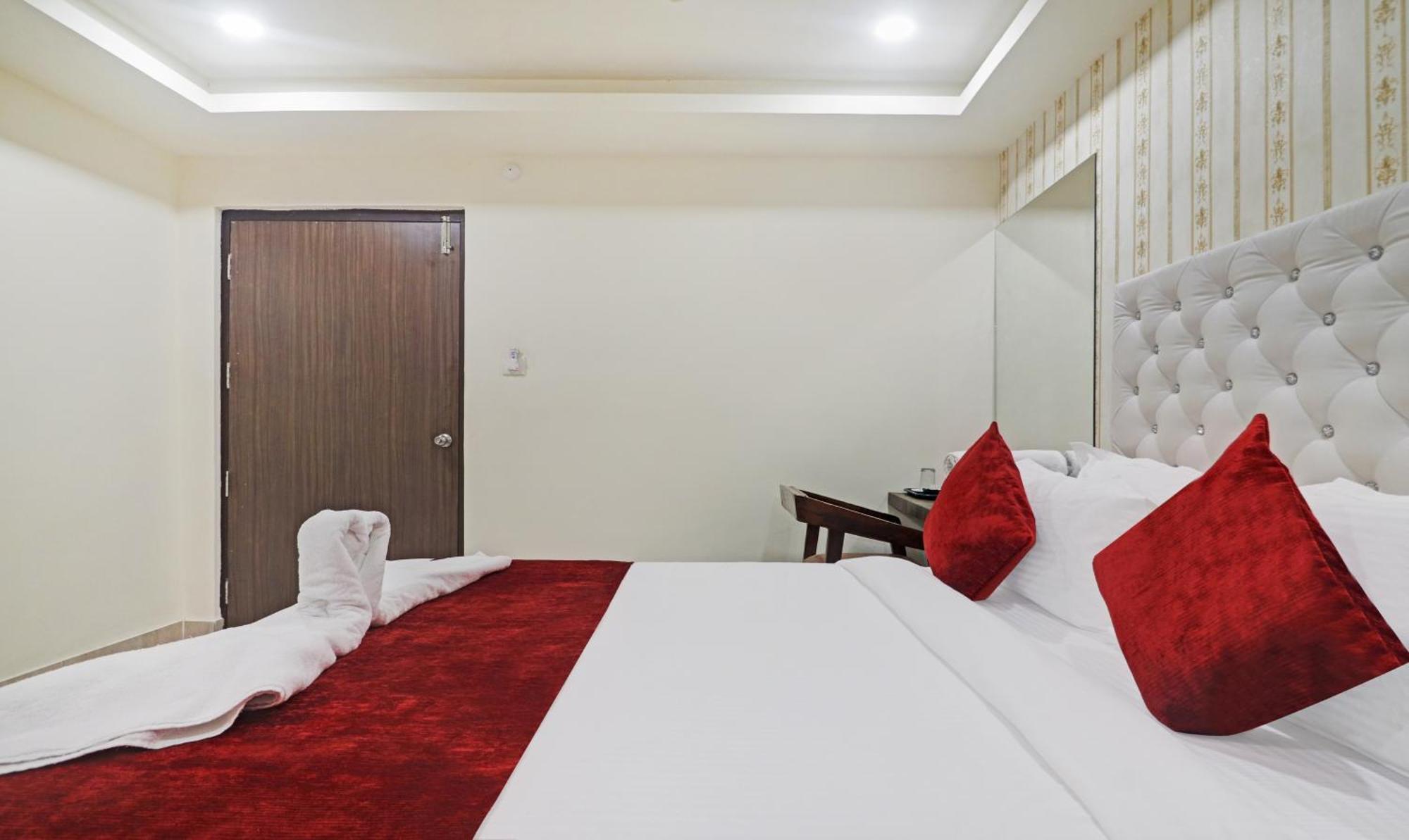 Hotel Bright Airport Zone Shamshabad Bagian luar foto